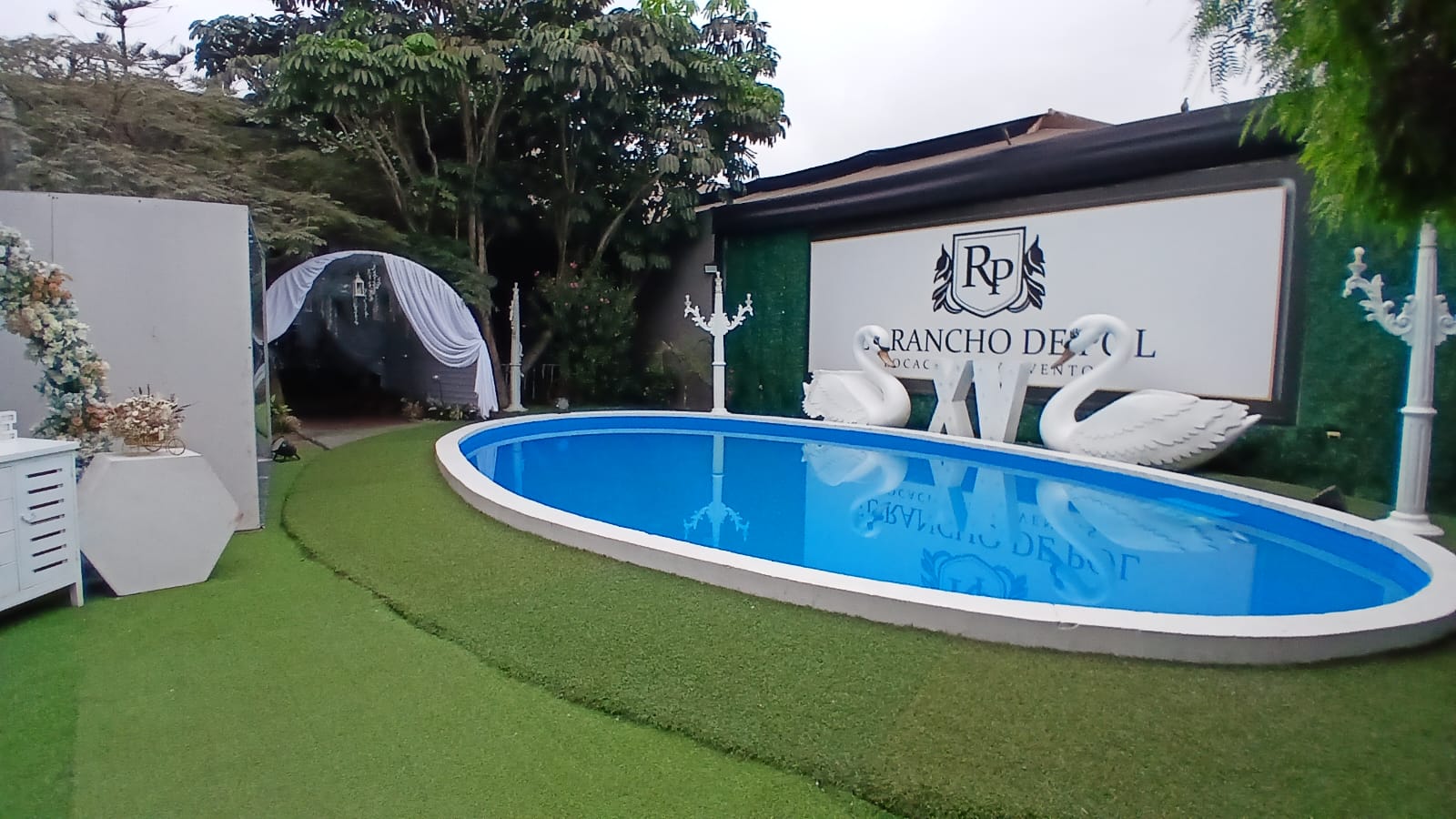 Piscina exterior Rancho de Pol