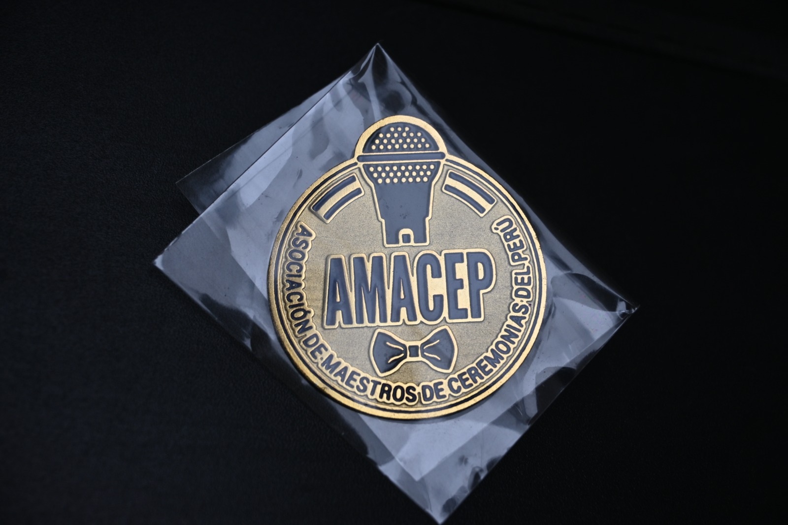 Distintivo metálico oficial AMACEP
